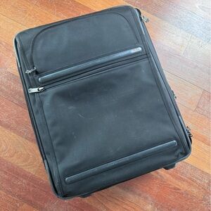 Tumi Alpha Expandable 4 Wheeled Carry-On  22" Black Wheeled Expandable Carry-on